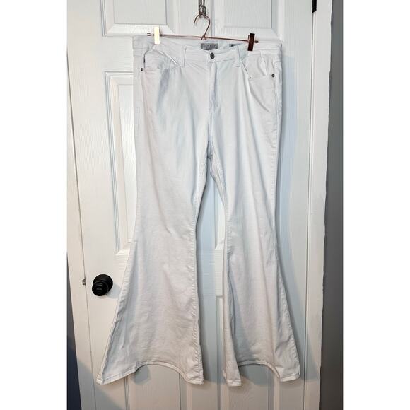 Judy Blue Super Flare Fit WHITE Jeans Women’s size 18 18w - Picture 1 of 8